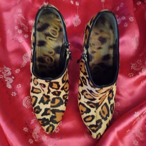 Sam Edelman Ria Leopard Bootie + FREE Matching Bracelet - Picture 4 of 10